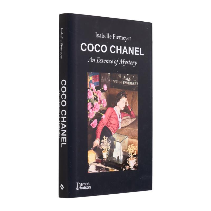 Photography Book - Coco Chanel Esensi Misteri Isabelle Fiemeyer